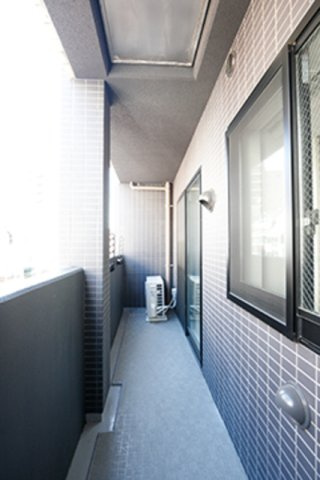 【バルコニー】 | ＴＨＥ　ＡＸＩＳ　ＫＯＪＩＭＡＣＨＩ | ※写真は同タイプ住戸です。