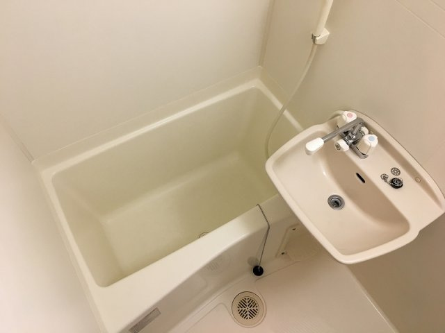 レオパレスコリーヌの浴室