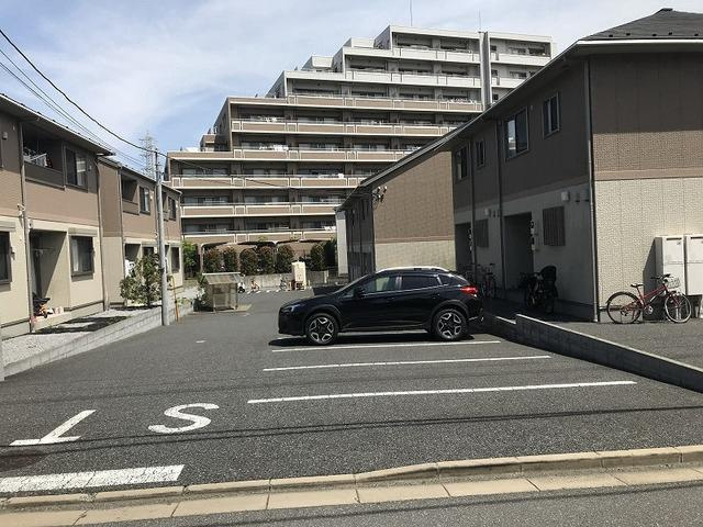 ブリーズ東海神Ｅの駐車場