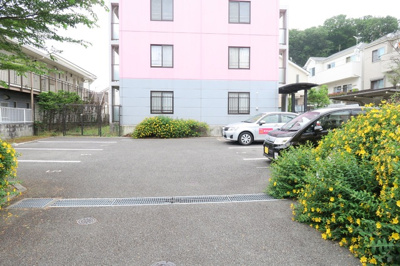 敷地内駐車場(要空確認）