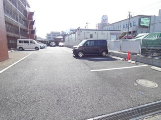 ★敷地内駐車場★（空き状況・使用料等詳細はご確認下さい）