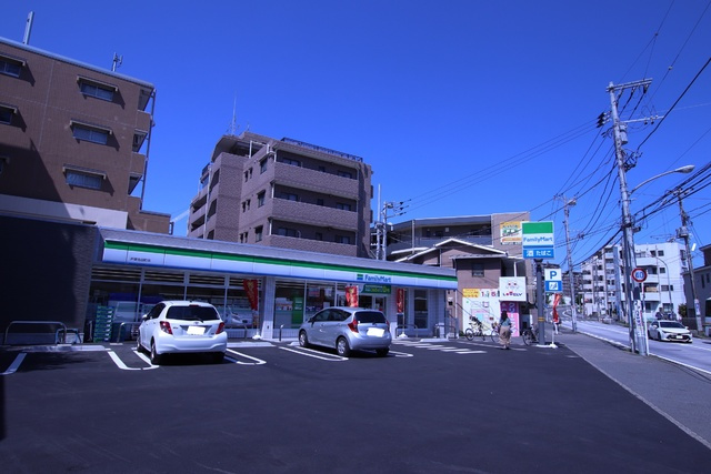 ファミリーマート戸塚吉田町店まで220ｍ