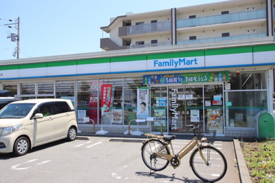 ファミリーマート 藤沢円行店まで450ｍ