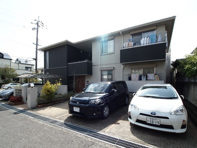 シャーメゾン桜ヶ丘の駐車場