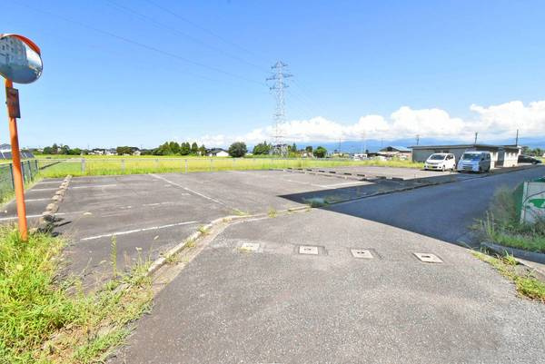 ビレッジハウス宮成2号棟の駐車場|駐車場完備です