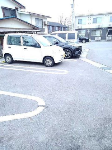 パームハイムⅡの駐車場|車をお持ちの方に嬉しい駐車場付きの物件です