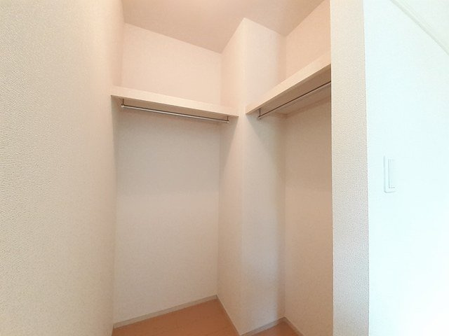 アルモニーの収納|小物を収納するのに便利です