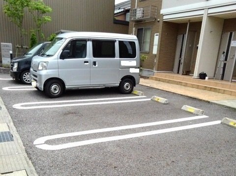 レジーナＨＡＴＡの駐車場|駐車スペースもあります