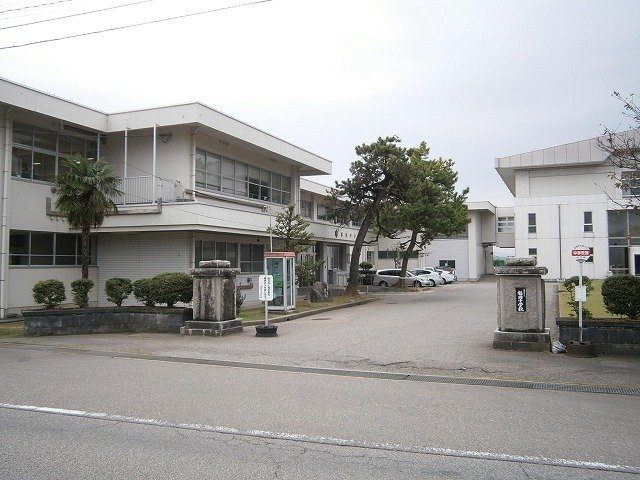 ブライト　ヒル　ハウス　Ｂの周辺|福岡中学校まで600m