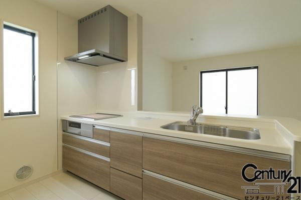 リーブルガーデン三吉大垣内 ２号棟 ／新築一戸建の内観：施工例|■家族とのコミュニケーションがとりやすい人気のカウンターキッチン！■