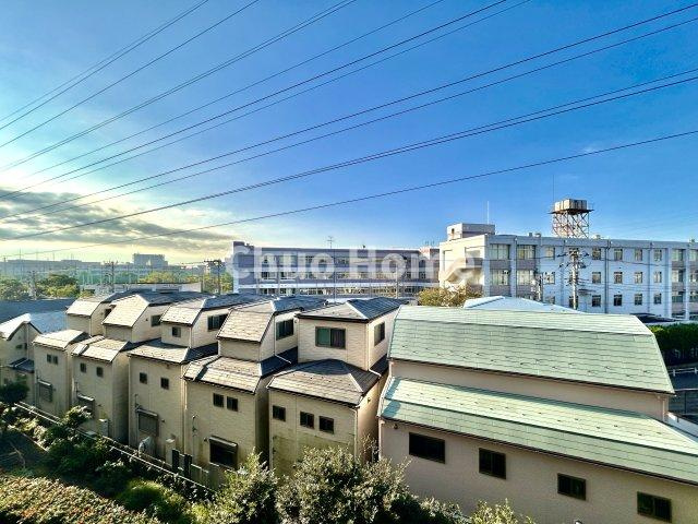 すまいる亀有6号棟のエントランス|【エントランス】マンションのエントランスは、その物件の印象を決める、顔とも言える場所です。毎日通る場所ですからきれいなのが一番です。