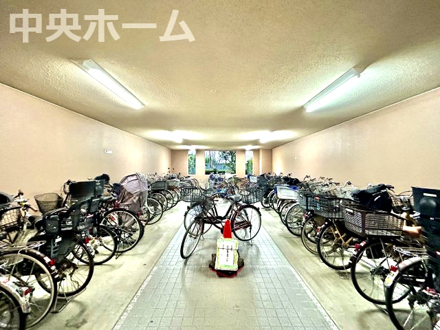 すまいる亀有6号棟の駐輪場|【自転車置き場】最新の空き状況や費用などの詳細は担当スタッフまでお問い合わせください。