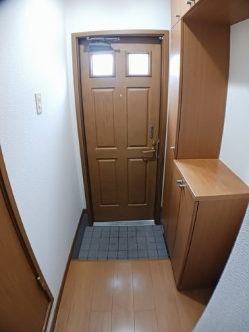 ラシーヌ弐番館の玄関