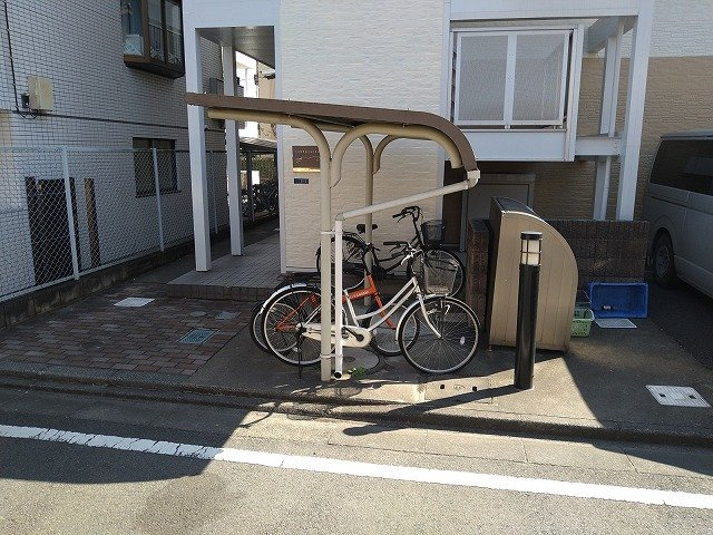 レオパレスパインのその他|駐輪場　原付＆自転車のみ駐輪可能