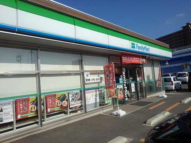 ジラソーレの周辺|ファミリーマート津福本町店まで500m