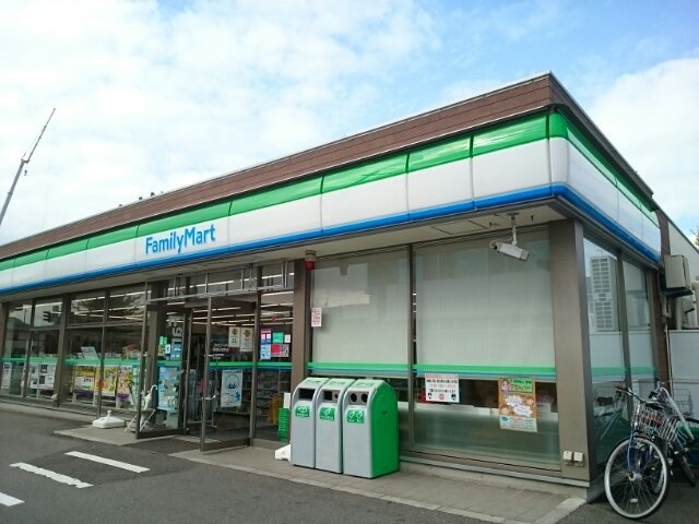 リバー　ウエストの周辺|ファミリーマート新潟文京町店まで500m