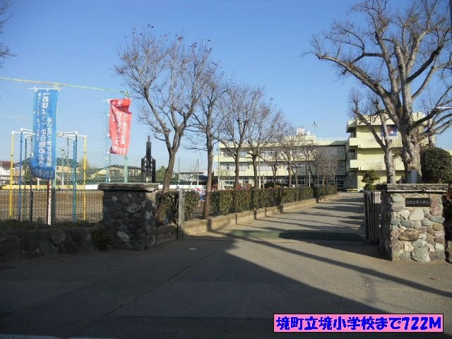 【周辺】 | エレガントリブⅡ | 境町立境小学校まで722m