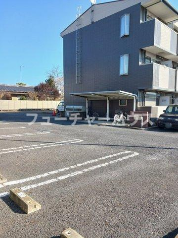 アグレイアの駐車場