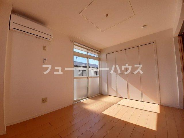 メゾン粟祐の内装|明るい室内です