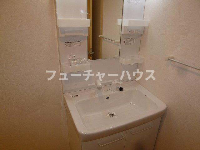 メゾン　グラースＢの洗面所|明るい洗面所です