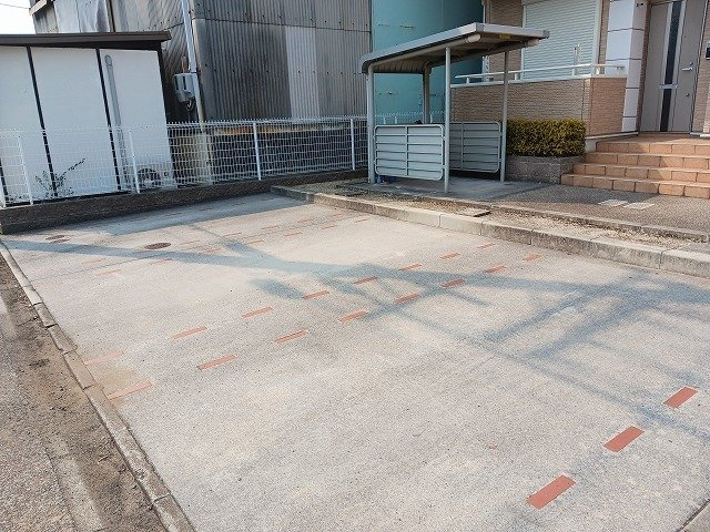 桜ルミネンスの駐車場