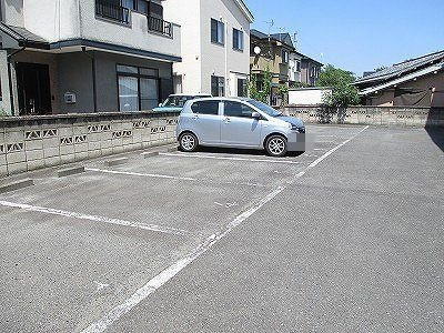 グレイスマンションの駐車場