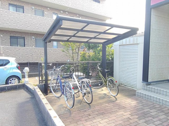 レオパレスＳＹＭＰＨＯＮＹのその他|駐輪場