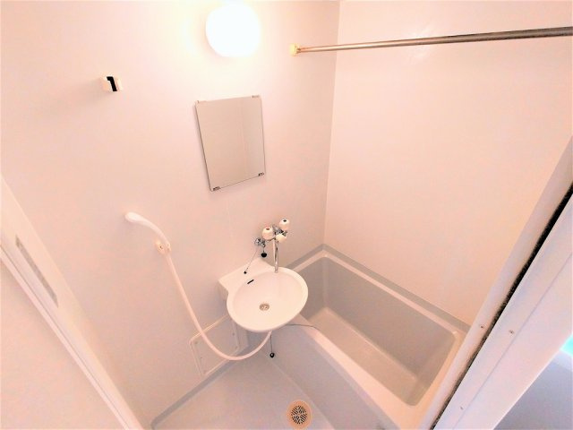レオパレスティールの浴室|設備・使用は号室により異なる為、現況を優先致します。