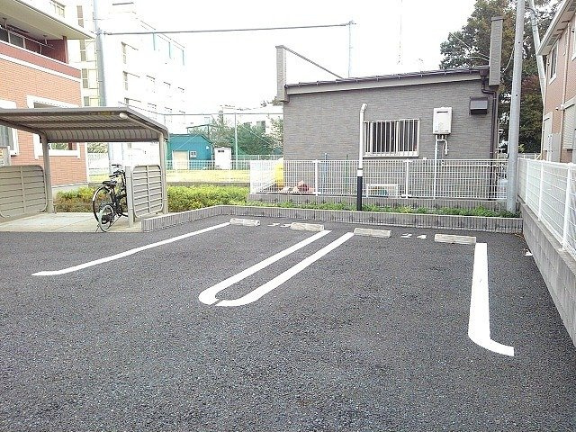 ウエストウィングの駐車場