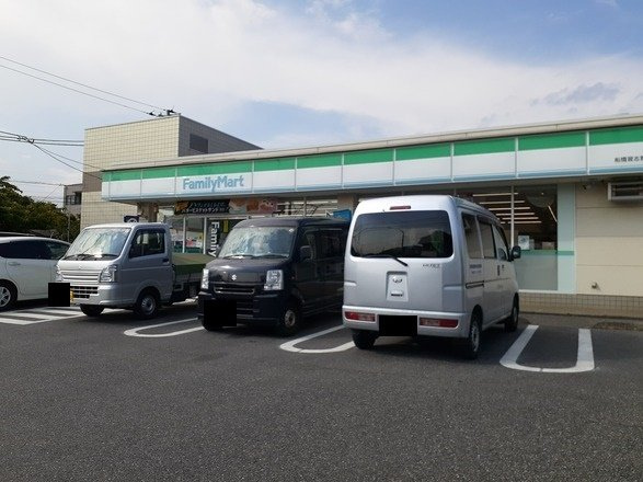 ウエストウィングの周辺|ファミリーマートまで400m