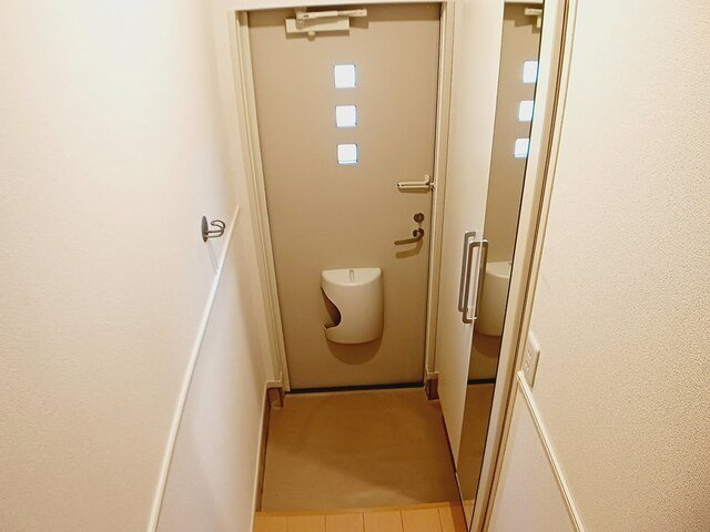 光マンションの玄関