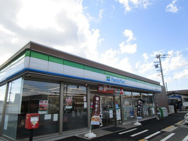 キャッスルＳＷ　Ｃの周辺|ファミリーマートまで850m
