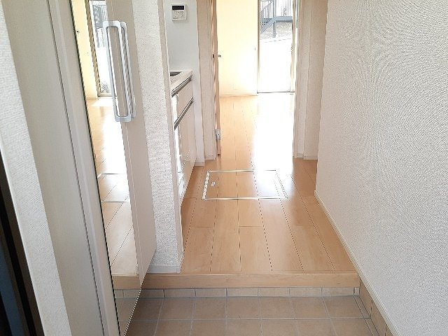 メゾンアルモニーの玄関