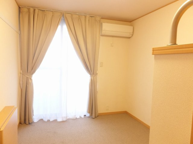 レオパレス緑町の居間・リビング
