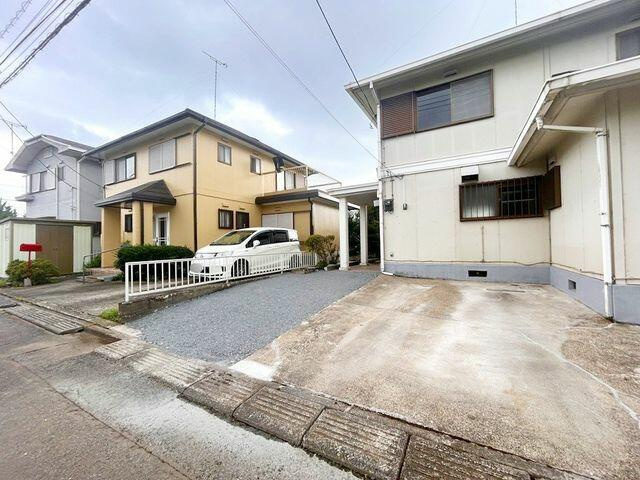 宇都宮市鶴田町　4ＳＤＫ　中古住宅の駐車場