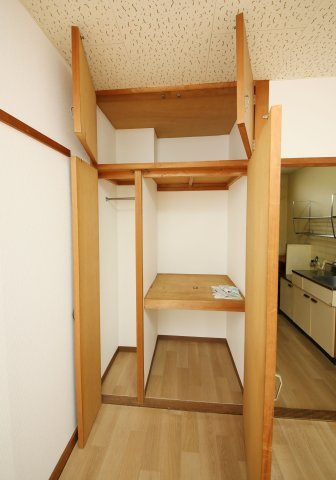 清風苑の収納|別部屋同間取りのお写真となります。参考にご覧くださいませ。