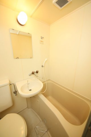 清風苑の浴室|別部屋同間取りのお写真となります。参考にご覧くださいませ。