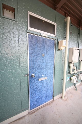 清風苑の玄関|別部屋同間取りのお写真となります。参考にご覧くださいませ。