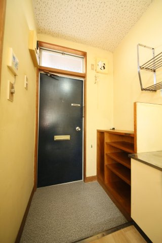 清風苑の玄関|別部屋同間取りのお写真となります。参考にご覧くださいませ。