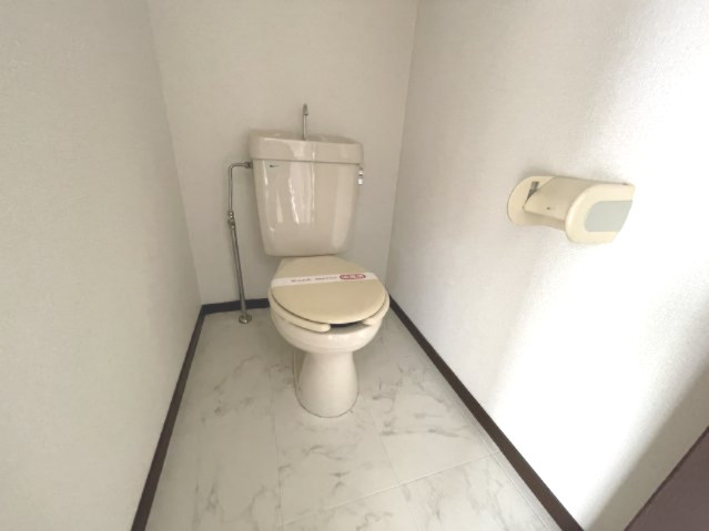 サンビレッジタケウチのトイレ|別部屋同間取りのお写真となります。参考にご覧くださいませ。