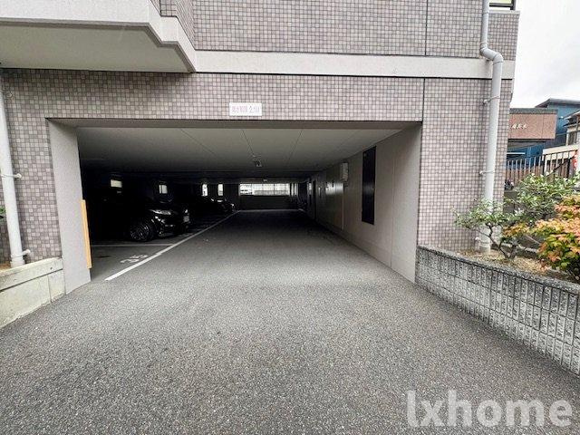 ステーションハイツ南茨木の駐車場|駐車場があります