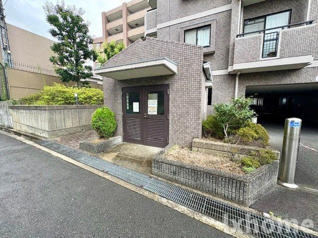 ステーションハイツ南茨木のエントランス|落ち着いたエントランスです