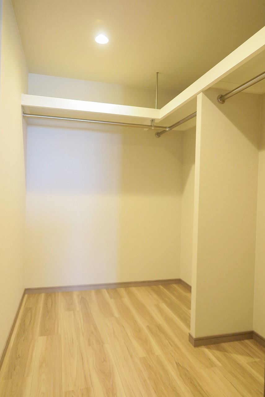 プレサンスレジェンド堺筋本町タワーの収納