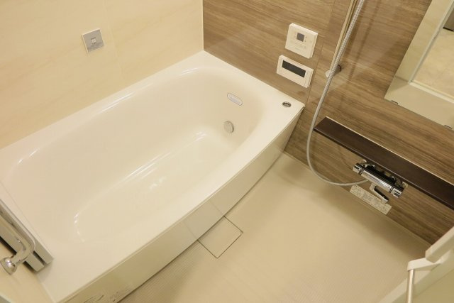 プレサンスレジェンド堺筋本町タワーの浴室