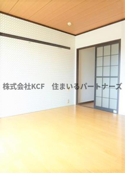タカシマハイツCの寝室|おしゃれなリビングです