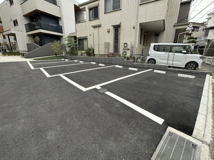 D’Bless上大岡の駐車場