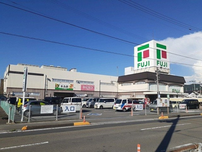 【周辺】 | Ｓｔ．メゾン．Ｄ　Ｂ | フジ伊予店様まで800m