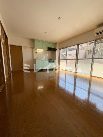 クロフトの居間・リビング|同建物内、別のお部屋の参考写真になります。