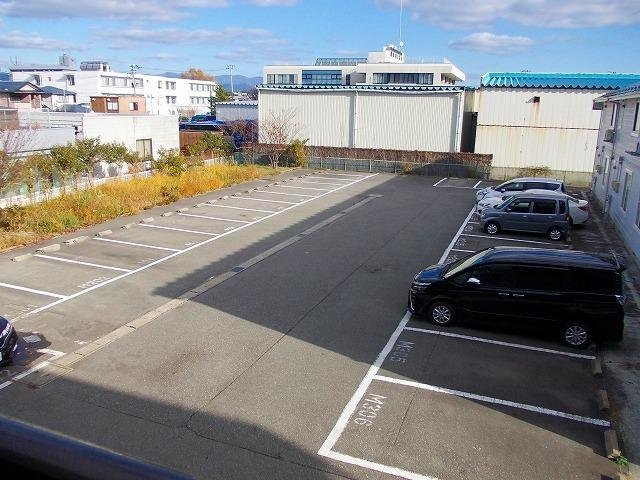 プラテアＭの駐車場|駐車場に車を止められます