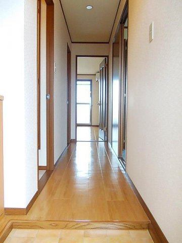 プラテアＭの玄関|明るい玄関です